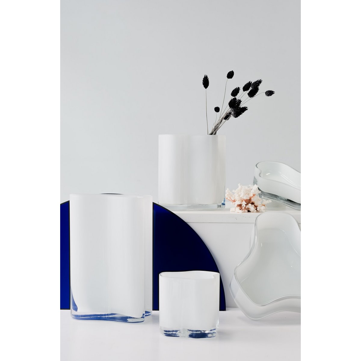 Neue hohe Vase im modernen Design, inspiriert von CORAL und Aalto, COR30WH
