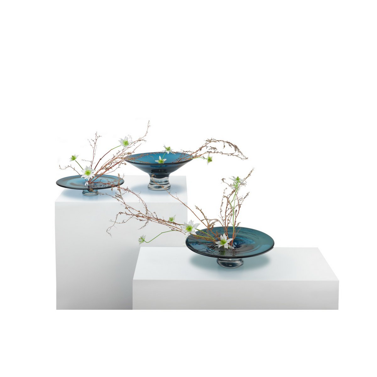 runde flache Vase oder Schale, tiefblaues dickes Glas, handgedreht: ALAIN