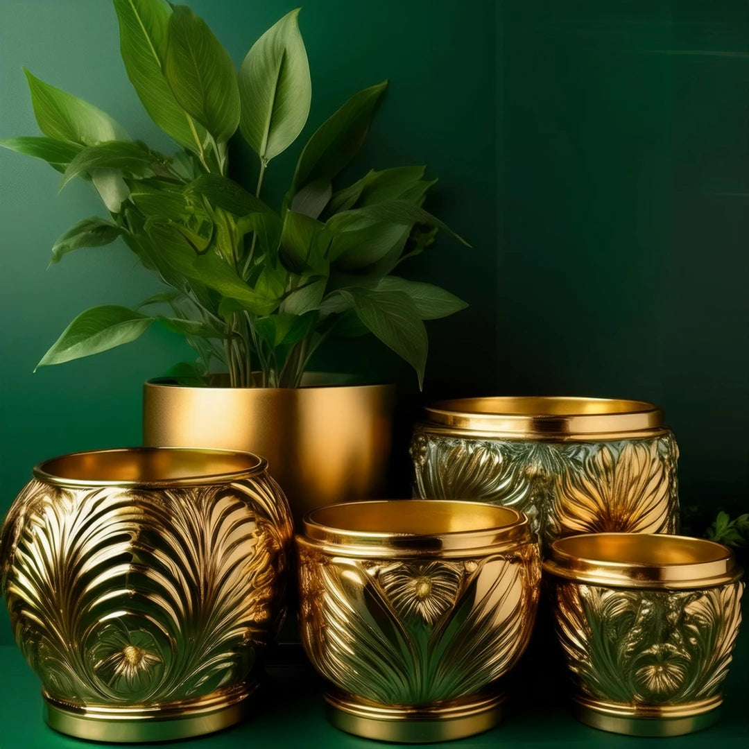 Pflanzentöpfe und Dekovasen