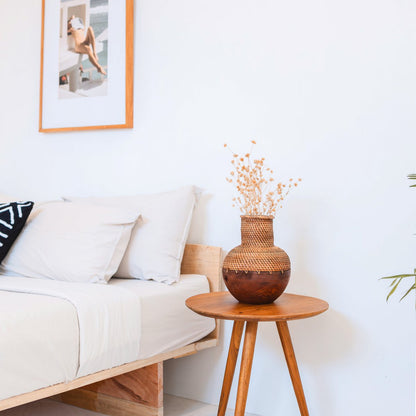 Rattanvase – Holzvase – Vase für Trockenblumen – Kleine Rattanvase – Boho-Dekorvase aus geflochtenem Rattan und Holz (Ø 22 cm) KAMARI braun