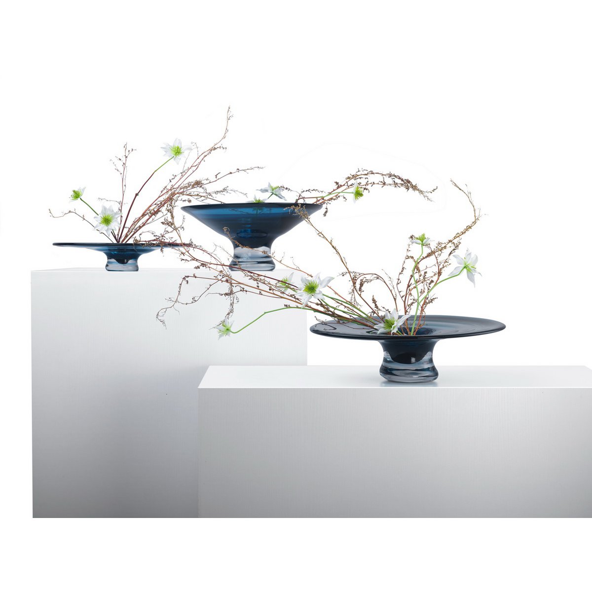 Runde konische Vase oder Schale, tieftintenblaue Farbe: ALAIN