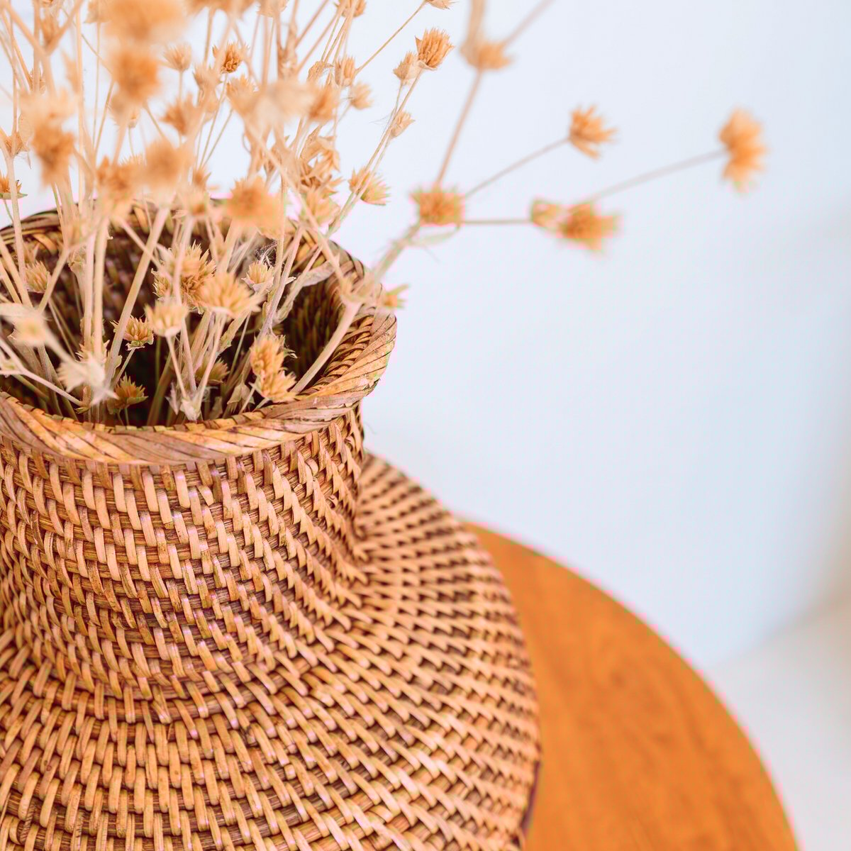 Rattanvase – Holzvase – Vase für Trockenblumen – Kleine Rattanvase – Boho-Dekorvase aus geflochtenem Rattan und Holz (Ø 22 cm) KAMARI braun