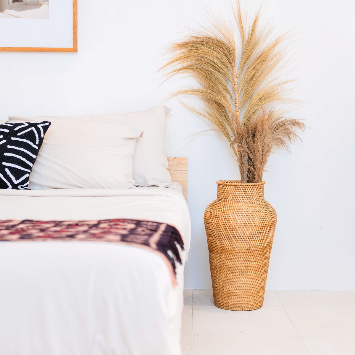 Geflochtene Rattanvase rund – Große Boho Dekovase – Vase hoch & schmal – Bodenvase handgefertigt aus Naturfasern (Ø 30 cm) KIDUNG