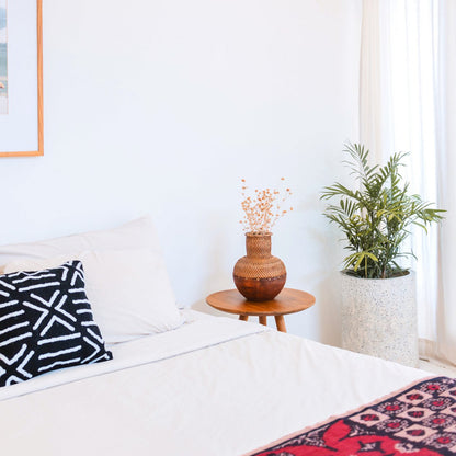 Rattanvase – Holzvase – Vase für Trockenblumen – Kleine Rattanvase – Boho-Dekorvase aus geflochtenem Rattan und Holz (Ø 22 cm) KAMARI braun